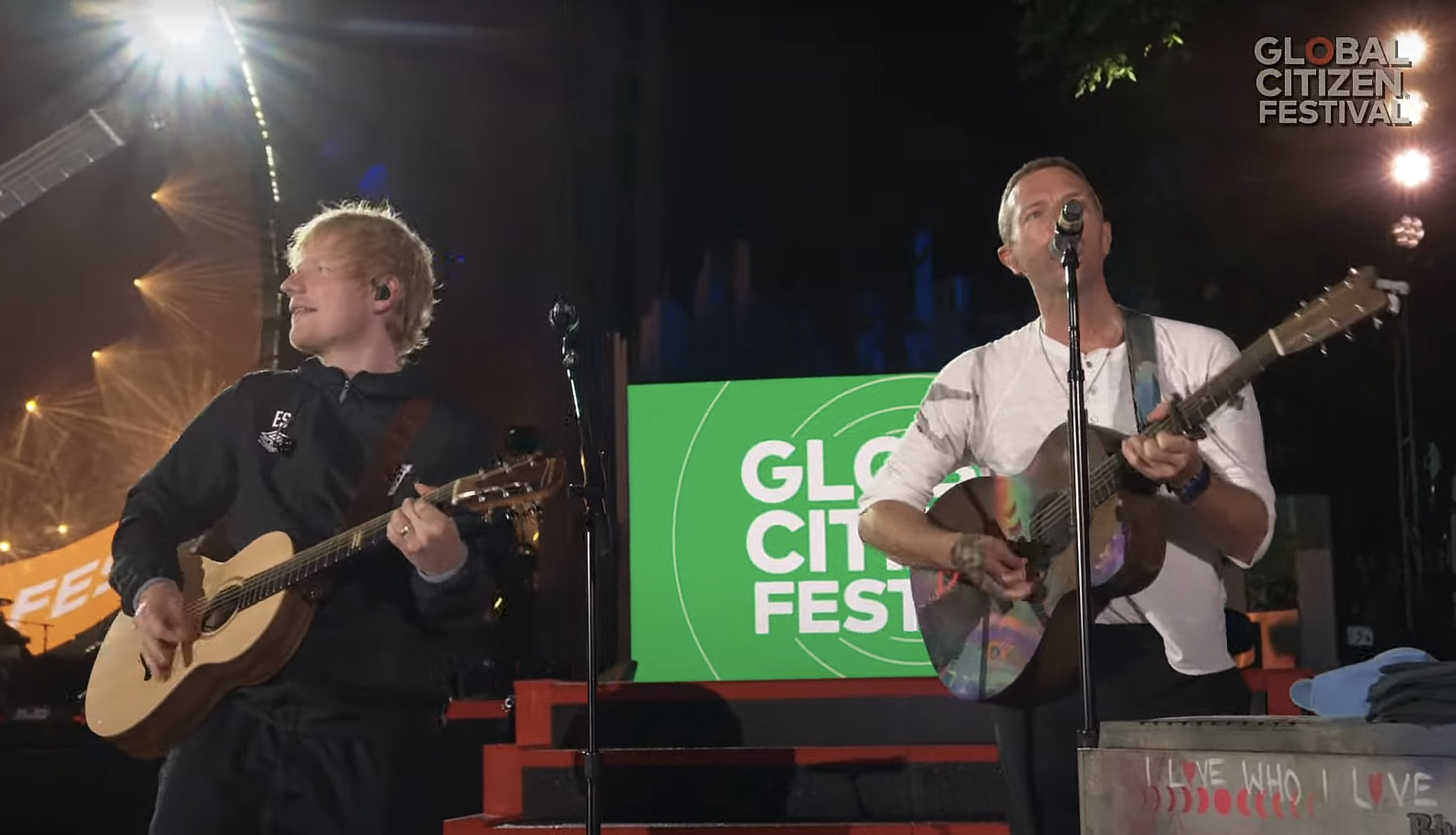 Capture d'écran : Chris Martin et Ed Sheeran sur scène au Global Citizen Festival